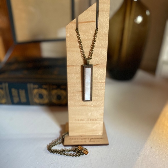 NEVER WORN Mother of Pearl Narrow Necklace - Picture 2 of 4